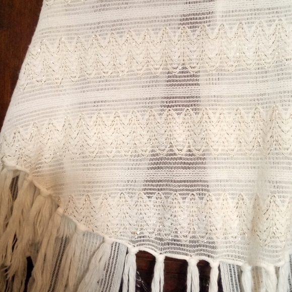 Vintage Knit Shawl with Golden Thread Chevron Pattern - Picture 8 of 9